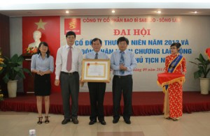 Công ty CP Bao Bì SABECO – Sông Lam tổ chức ĐH cổ đông năm 2013 và đón nhận Huân chương Lao động hạng ba của Chủ Tịch Nước trao tặng.